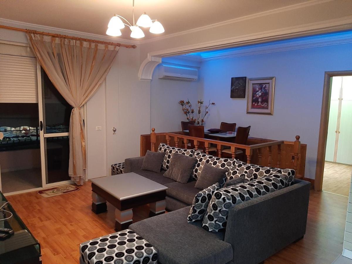 Apartament Egzoni City Center Apartment Berat Bagian luar foto